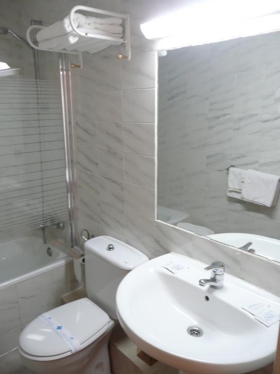 Pension Cinco Villas Logrono Room photo